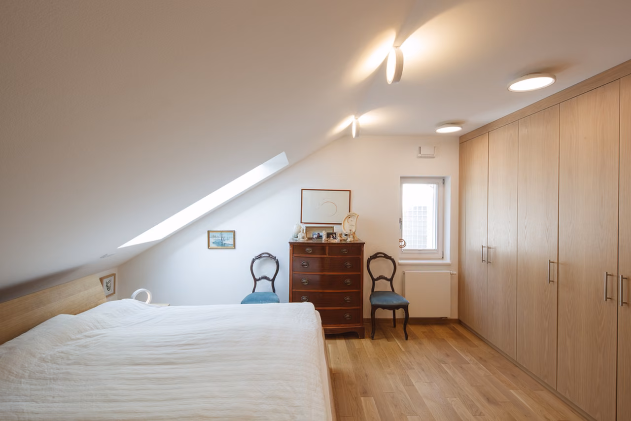 Schlafzimmer mit Einbauschrank
