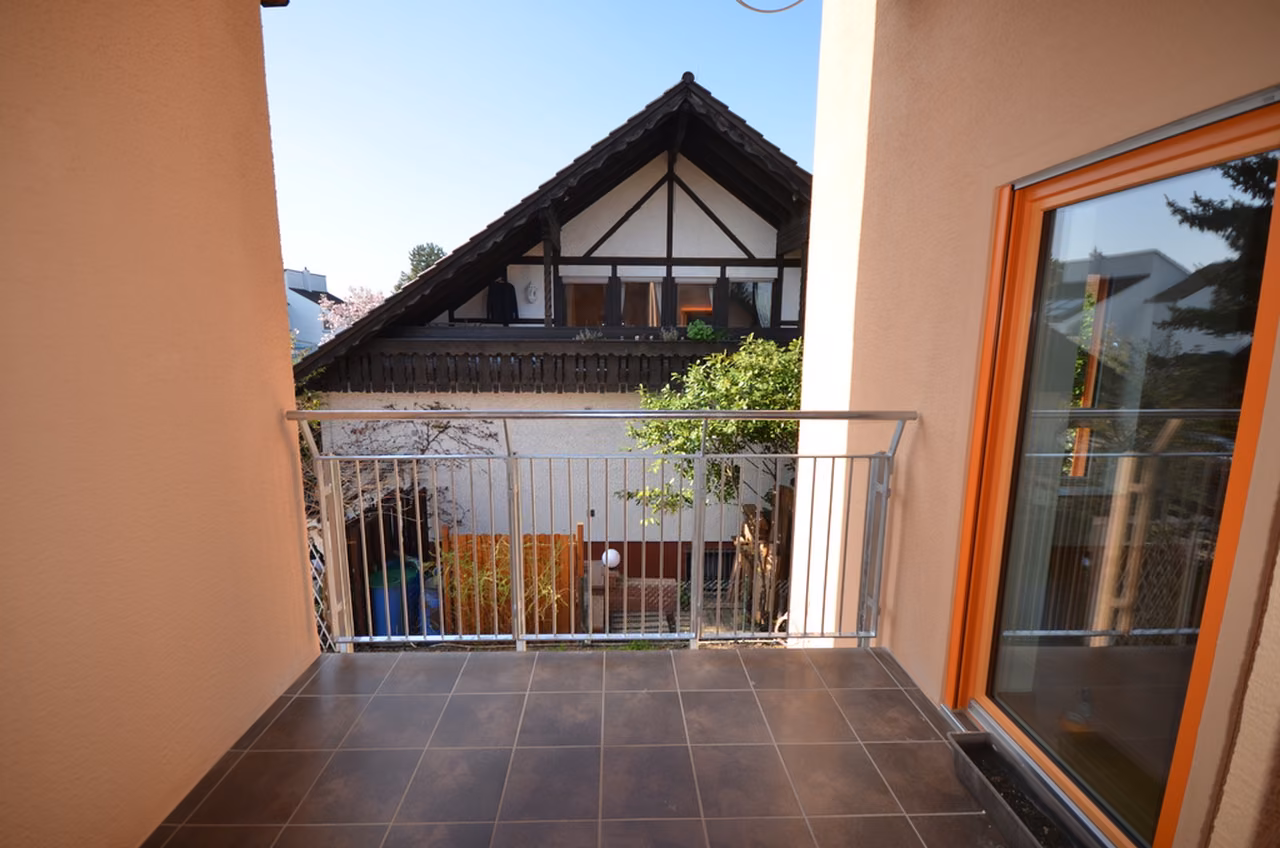 Balkon mit Blick in den Garten