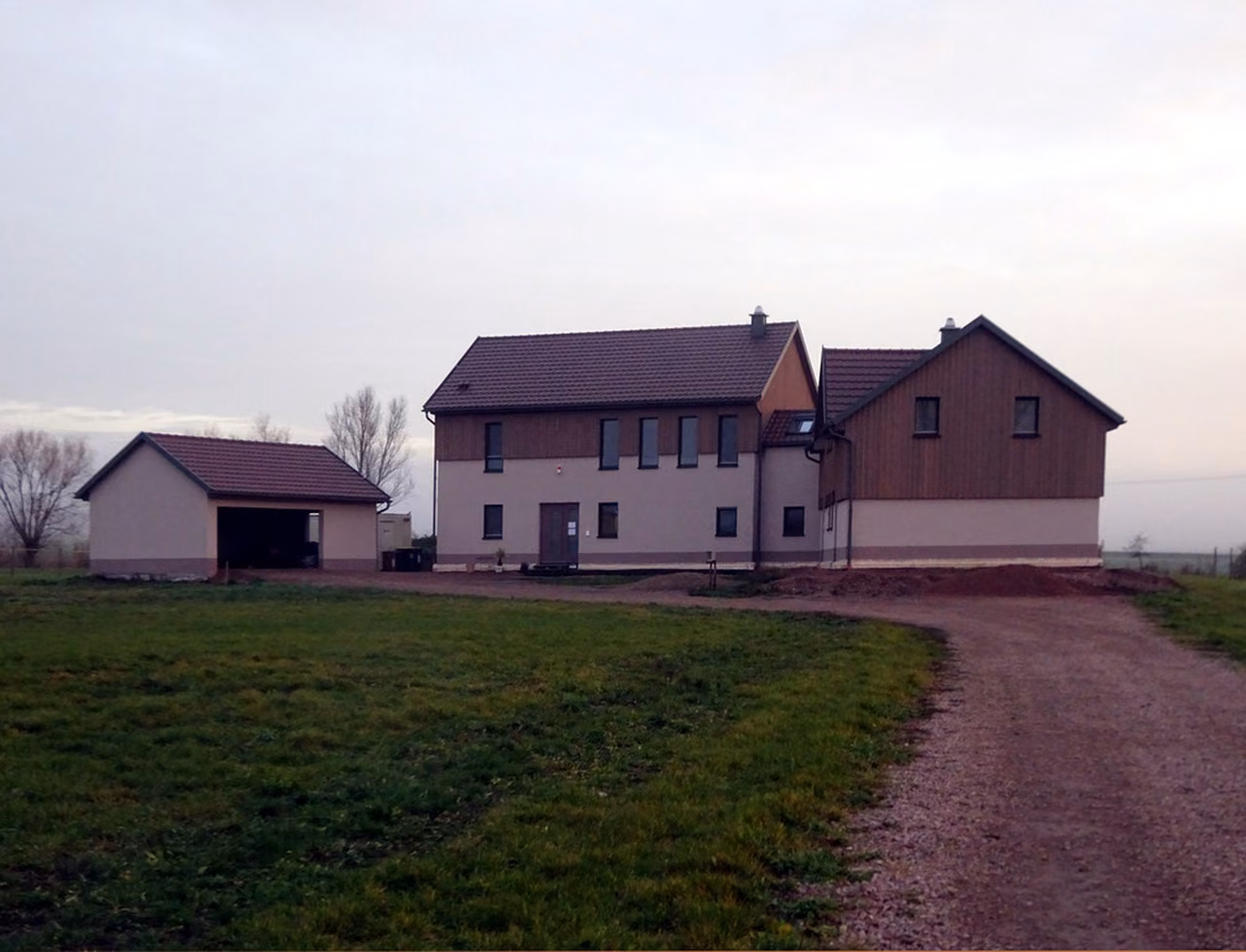 Hofanlage mit Wohnhaus und Scheune