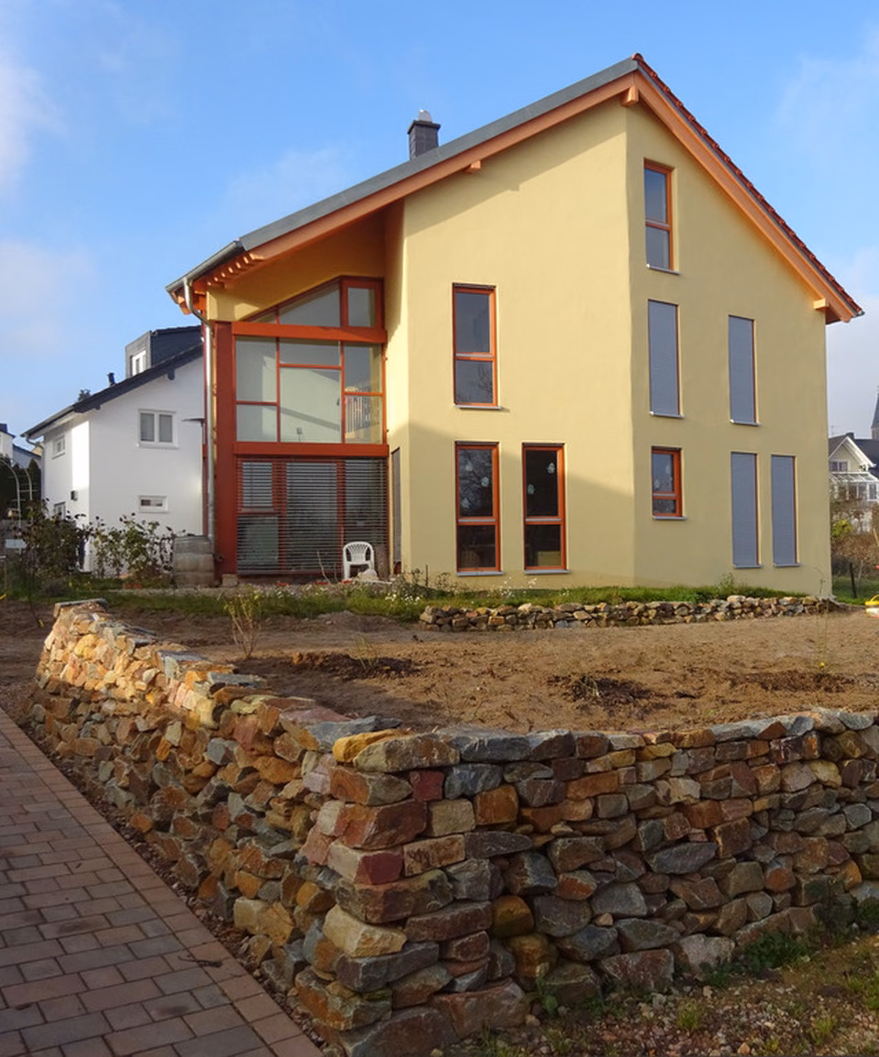 Wohnhaus mit großer Verglasung über zwei Geschosse