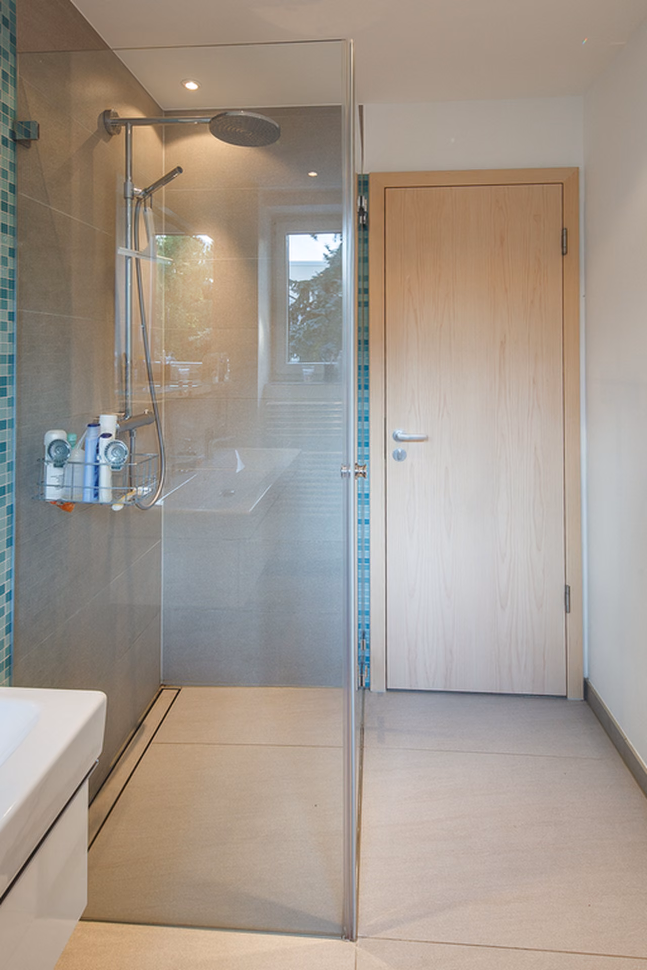 Dusche mit Glaswand