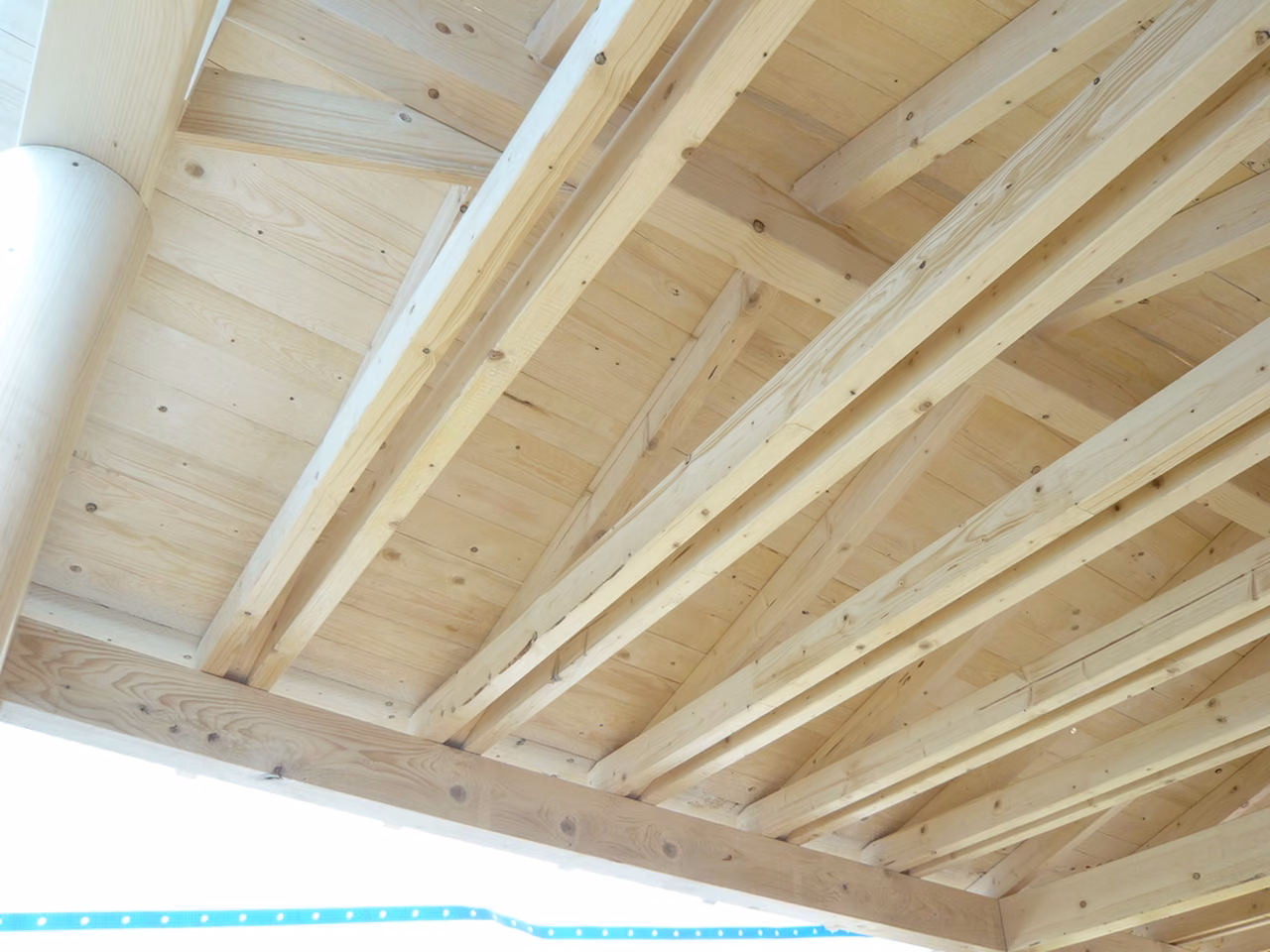 Zangendach eines Carports im Bau